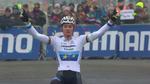 Efter en ny overbevisende indsats krydser Mathieu van der Poel målstregen som vinder af sæsonens femte World Cup-afdeling i Koksijde. 