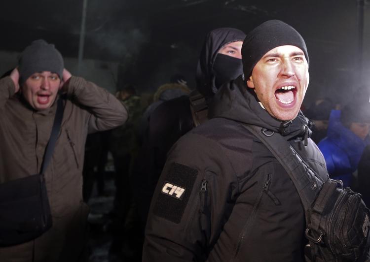 Episoden ved Krim førte til demonstrationer foran den russiske ambassade i Ukraines hovedstad, Kiev.  Foto: Efrem Lukatsky/AP