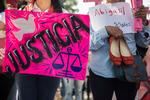 Mexicanske kvinder går optog til den internationale dag for afskaffelse af vold mod kvinder i Mexico City, søndag den 25. november 2018. Foto: Christian Palma/AP