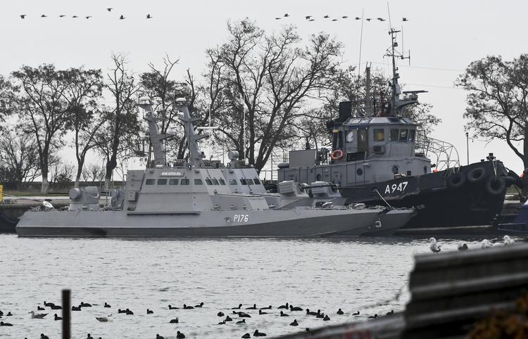 Tre ukrainske skibe efter de er blevet beslaglagt af Rusland den 25. november.

   Foto: /AP