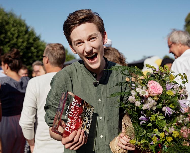Emil fra Lyngby var ikke bare den yngste deltager nogensinde, men nu også den yngste til at tage trofæet med hjem. Foto: Agnete Schlichtkrull/DR