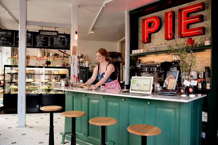 Denne jul er der tre amerikanske juletærter på menuen hos The American Pie Company. Foto: Peter Hove Olesen/POLFOTO