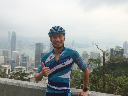 Clayton Law er en af de ganske få motionscyklister, der kan graves frem blandt Hongkongs over syv millioner indbyggere. Foto: Sune Højrup Bencke