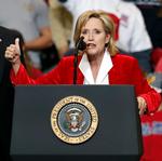 Nyvalgte senator for Mississippi Cindy Hyde-Smith (R) taler mandag til et vælgermøde afholdt i hendes ære af præsident Trump. Foto: Rogelio V. Solis/AP