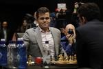For første gang i VM-historien er alle 12 partier i kampen om titlen som verdensmester endt i remis. Her ses den regerende verdensmester, nordmanden Magnus Carlsen.  Foto: Matt Dunham/AP