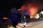 En voldsom brand har ramt denne villa på Dystrupvej ved Ørum på Norddjurs. Foto: Oxenholt Foto/Ritzau Scanpix