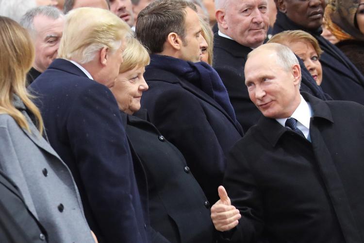 Senest Trump og Putin hilste på hinanden var ved markeringen af 100-året for afslutningen af Første Verdenskrig 11. november.  Foto: Ludovic Marin/AP