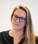Den norske forfatter og journalist Marte Michelet har fået hug for sine bøger om den norske modstandsbevægelse, Hjemmefronten. Nu lægger hun sig fladt ned. Foto: Astrid Snipsøyr
