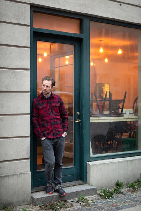 
Kokken Frederik Hvidt har tidligere drevet Marv & Ben og har en fortid hos bl.a. Jan Hurtigkarl, Paul Cunningham og på Auberge dé Tourette i Provence. Med Røde Hest vil han gøre restaurantoplevelsen mindre formel uden at gå på kompromis med maden.
   Foto: Therese Jægtvik/POLFOTO