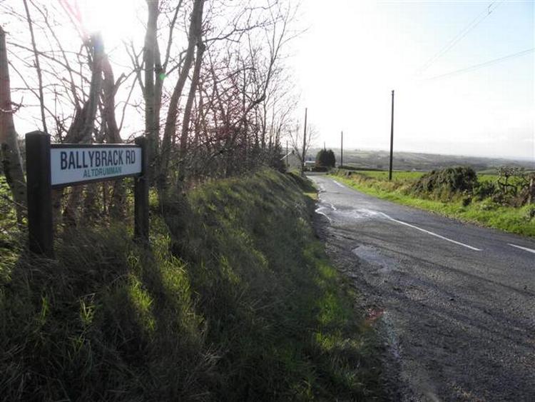 Ballybrack ligger lidt syd for Dublin og har efter sigende to pubber, et posthus, en pizzarestaurant og et renseri. Og så en lidt uheldig fodboldklub. 