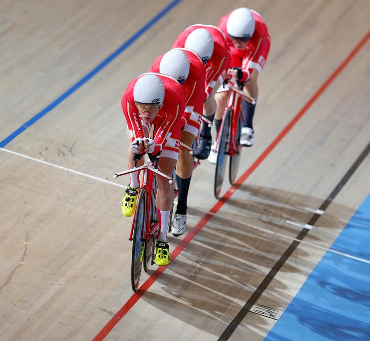 Niklas Larsen, Frederik Rodenberg Madsen, Casper Folsach og Julius Johansen kørte sig til VM-sølv i 4 km holdforfølgelsesløb i banecykling. Foto: Peter Dejong/AP