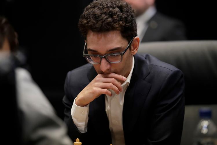 Italiensk-amerikanske Fabiano Caruana udfordrer her til aften norske Magnus Carlsen om titlen som verdensmester i skak. Den 26-årige spiller blev som 14-årig den yngste amerikanskfødte stormester i skak nogensinde.  Foto: Matt Dunham/AP