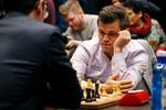 Magnus Carlsen fra Norge kan endnu en gang kalde sig verdensmester. Han vandt efter omspil over amerikanske Fabiano Caruana. Carlsen har kunnet kalde sig verdensmester siden 2013.   Foto: Tolga Akmen/Ritzau Scanpix