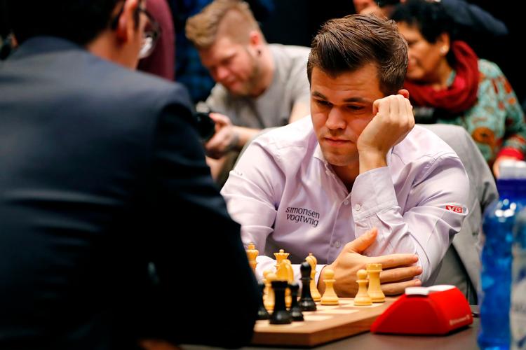 Norske Magnus Carlson vandt onsdag aften i omspil over sin amerikanske modstander Fabiano Caruana ved VM i London
   Foto: Tolga Akmen/Ritzau Scanpix