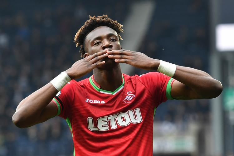 Tammy Abraham 
scorede fire gange for  Aston Villa, men fik kun et point.  Foto: Anthony Devlin/AP