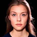 'Reconstructing Utøya' er filmet i et bart lokale med sort gulv og med hvid tape rekonstrueres massakren Foto: Jacob Ehrbahn/POLFOTO