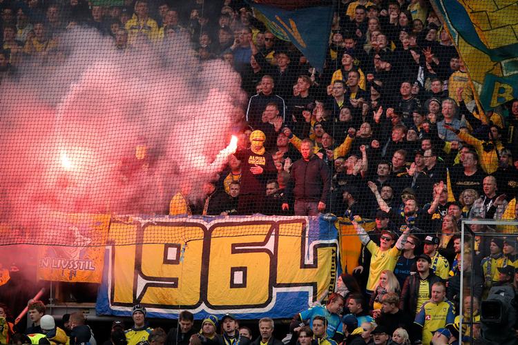 Når Sydsiden er helt fyldt op, er der ca. 5.000 tilskuere på tribunen.  Foto: Jens Dresling/POLFOTO
