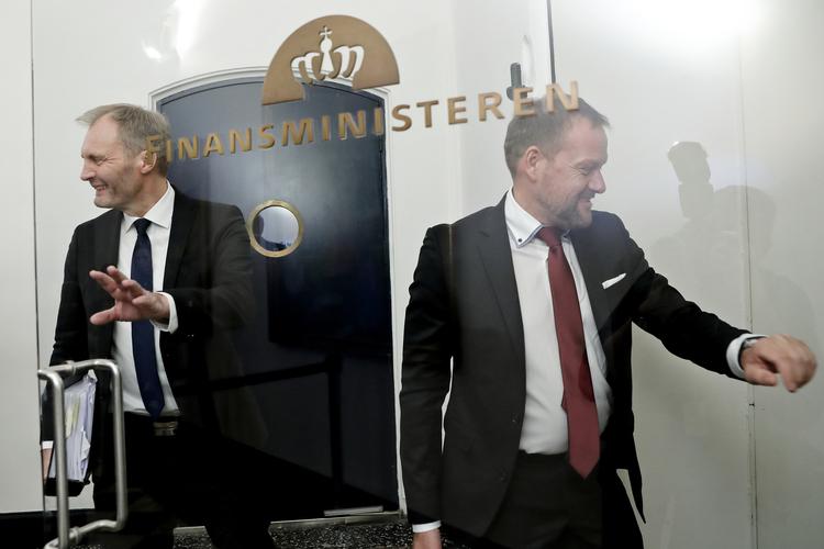 Dansk Folkepartis Peter Skraarup og Rene Christensen på vej til finanslovsforhandlinger i finansministeriet 29. november 2018.
   Foto: Jens Dresling/POLFOTO