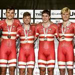 For tredje gang af tre mulige i denne sæson stod det danske 4 km forfølgeleshold her til aften på World Cup-medaljeskamlen, og efter guld i Frankrig og Canada blev det til sølv i Berlin til fra venstre Casper Folsach, Lasse Norman, Rasmus Lund og Julius Johansen 