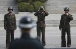 Nord- og Sydkorea er begyndt af afmilitariserer området ved grænsen imellem de to lande. Alligevel er den svært bevogtet og svær at komme illegalt over.  Foto: Shin Jun-hee/AP