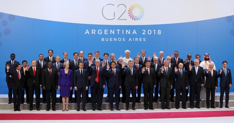Er der en kvinde til stede? Man skulle lede længe efter en kvindelig statsleder ved dette års G20-topmøde i Argentina. Angela Merkel nåede tilmed ikke frem til 'familiefotoet' . (AP Photo/Ricardo Mazalan) Foto: Ricardo Mazalan/AP