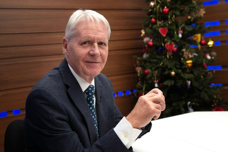  Ole - mr. News - Thisted, er tilbage som studievært med den klassiske kombination af stålhård objektivitet.  Foto: Bjarne Bergius Hermansen