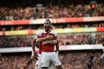 Pierre-Emerick Aubameyang scorede søndag to gange for Arsenal mod Tottenham i et opgør, der gav tilskuerne på Emirates alt, hvad de kunne drømme om af mål og dramatikm. Foto: Tim Ireland/AP