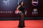Det er kjolen her, der diskuteres højlydt i Egypten i disse dage. Skuespilleren Rania Youssef bar den til Cairo International Film Festival i sidste uge. Foto: Suheil Saleh/AP