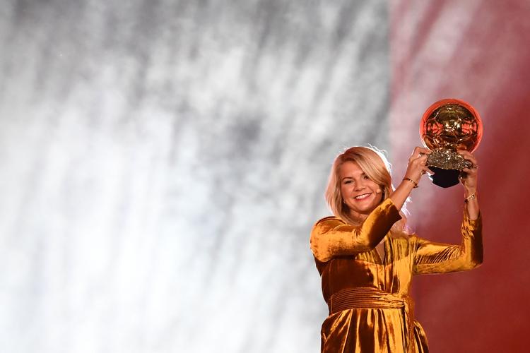 Ada Hegerberg blev udsat for fuldstændig respektløs optræden, da hun blev den første kvindelige vinder af Ballon d'Or.
 Foto: Franck Fife/Ritzau Scanpix
