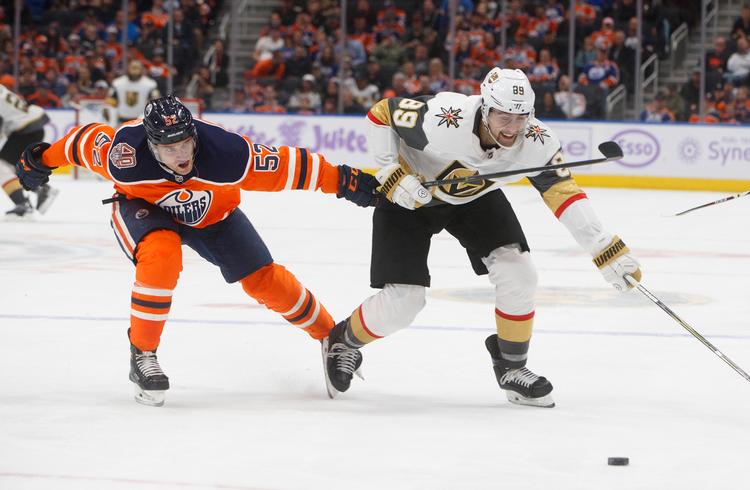 Patrick Russell (til venstre) har på imponerende vis kæmpet sig til NHL uden at være blevet draftet af noget hold.
   Foto: Jason Franson/AP