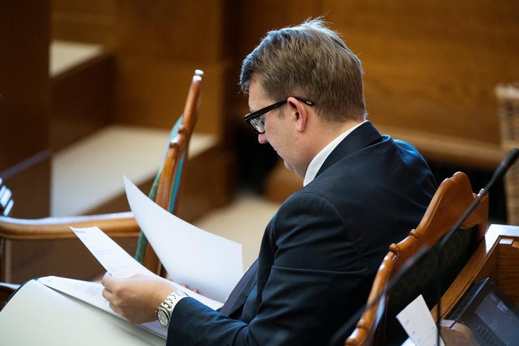 Beskæftigelsesminister Troels Lund Poulsen (V) bør trække lovforslaget om et opholdskrav for dagpengeret tilbage og starte forfra, mener Socialdemokratiet. Foto: Claus Bech/Ritzau Scanpix