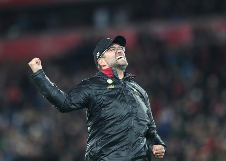 Jeg gjorde det også for 14 år siden, men jeg er ikke længere så hurtig, jokede Jürgen Klopp, da tyskeren accepterede sin bøde for at løbe ind på banen i søndags.
   Foto: Jon Super/AP