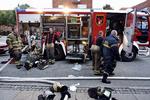 Det var meget hårdt arbejde for brandvæsenets røgdykkere at slukke branden.
   Foto: Jens Dresling/POLFOTO