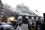 Hallen skulle have været rammen om en sex og erotik-messe, men sælgernes varer gik op i røg under branden. Foto: Jens Dresling/POLFOTO