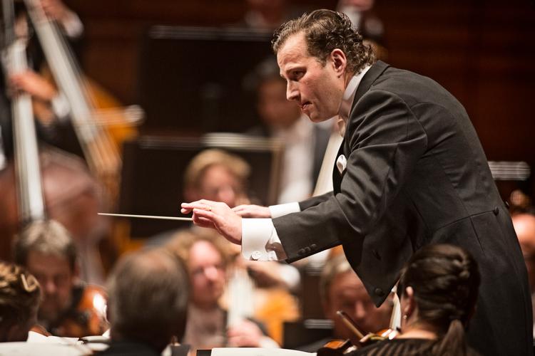 Det vakte opmærksomhed internationalt, da violinisten Nikolaj Znaider valgte at skifte mellem violinen og dirigentstokken. Her er han fotograferet som dirigent over for DR Symfoniorkestret. Arkivfoto Melissa Kühn Hjerrild