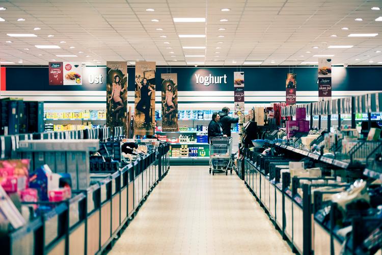 
Fra mandag vil Blå Kors hente overskudsmad i 25 Lidlbutikker. Arkivfoto fra Lidl i Horsens.

   Foto: Joachim Ladefoged/POLFOTO