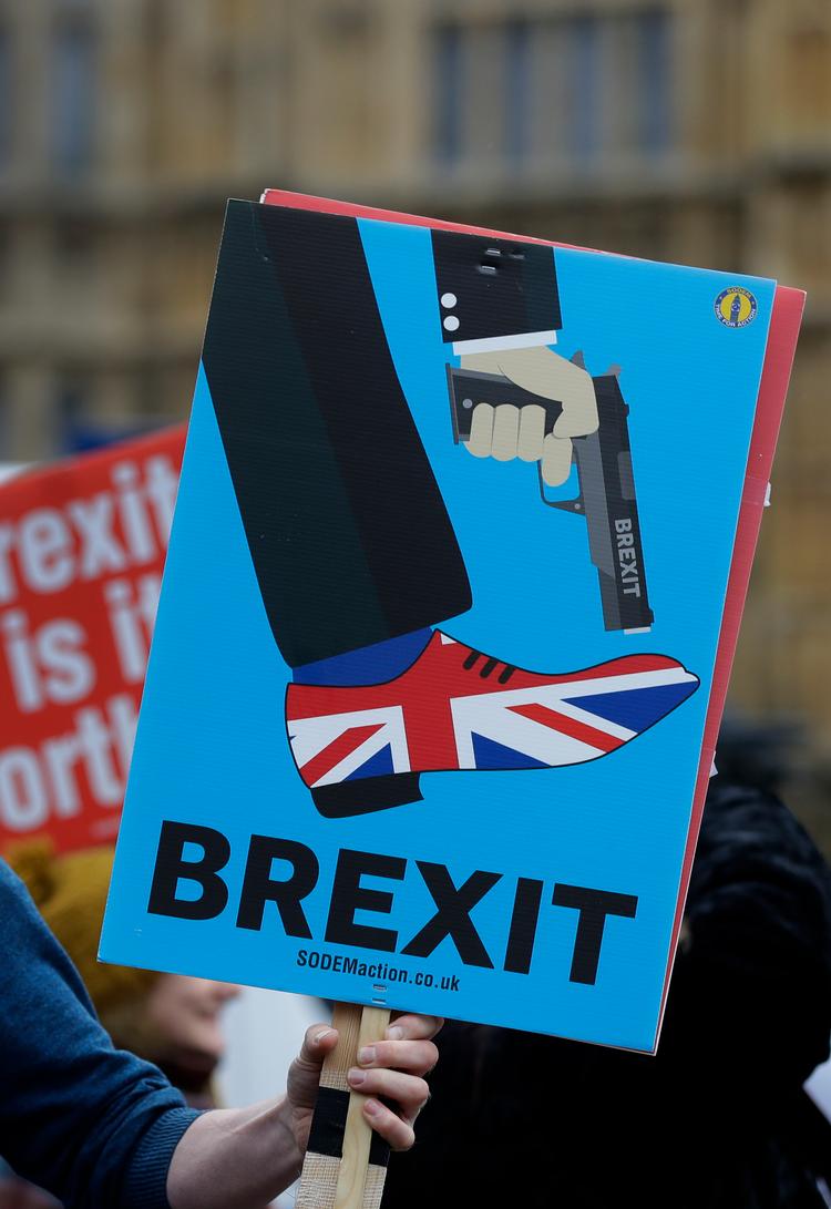 Tirsdag er dommens dag for Mays Brexit-aftale. Forude venter maraton-debatter, med i bagagen er tre nederlag.  Foto: Kirsty Wigglesworth/AP
