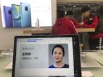 Billedet af Meng Wanzhou er vist på en Huawei-computer i en af teknologi-gigantens butikker i Beijing. Hun er nu anholdt i Canada.  Foto: Ng Han Guan/AP