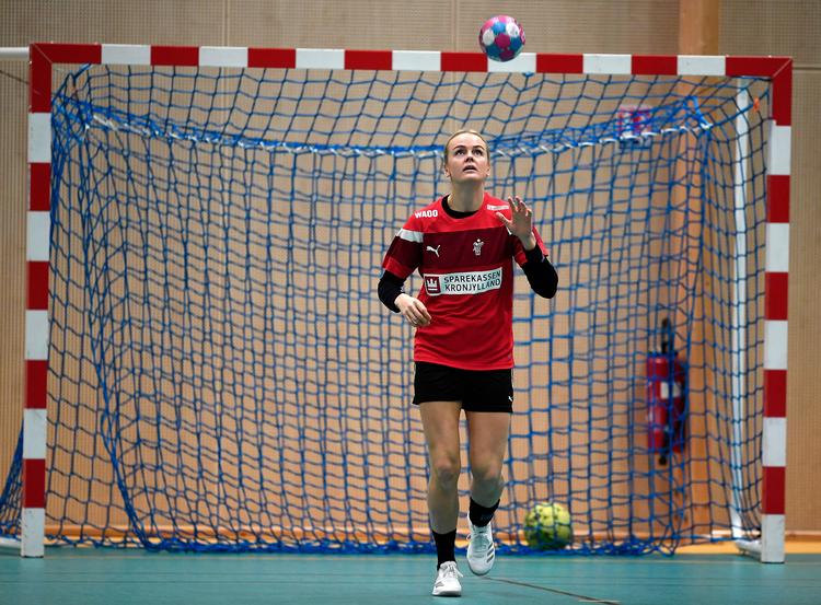 Stine Jørgensen  var med til  træningen onsdag aften og er blevet meldt klar til kamp mod Frankrig.
   Foto: Lars Poulsen/POLFOTO