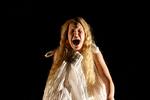 Lyd og syn kommer længe før sprog i maleri-teatret, som blandt andre den spanske instruktør Carlus Padrissa dyrker. Her billede fra hans opsætning af 'Kongens Fald' på Det Kongelige Teater. Foto: Peter Hove Olesen/POLFOTO