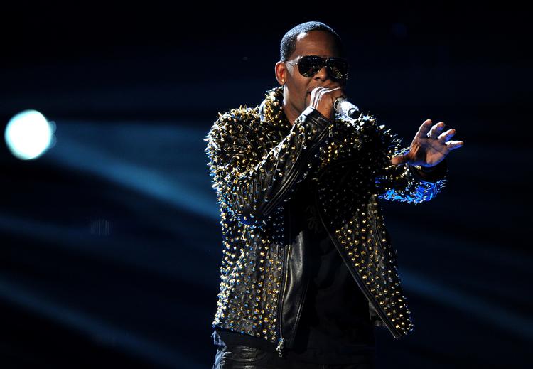 R. Kelly er overdynget af anklager om sexkult, pædofili og børnepornografi.  Foto: Frank Micelotta/AP