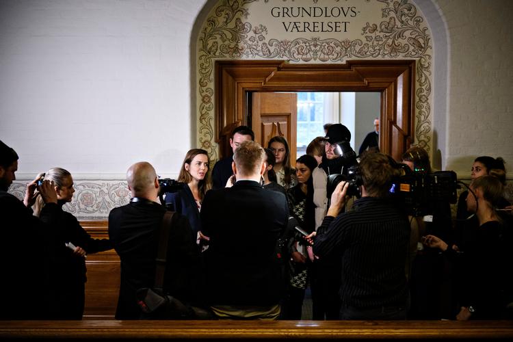 I dag overrakte et et ungepanel ni råd til sundhedsminister Ellen Thrane Nørby om, hvordan vi forbedrer den psyikiske trivsel blandt unge. Den Nationale Sundhedsprofil fastslog for nylig, at 40,5 procent af alle unge kvinder mellem 16 og 24 år har højt stressniveau og 12,9 procent af de 16-24-årige unge mænd har dårligt mentalt helbred. Foto: Philip Davali/Ritzau Scanpix