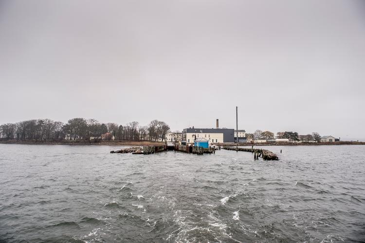 Bettina Heltberg roser skuespilleren Bjarne Henriksen, som i ’Aftenshowet’ foreslog aktive bankhvidvaskere et ophold på Lindholm   Foto: Mads Claus Rasmussen/Ritzau Scanpix