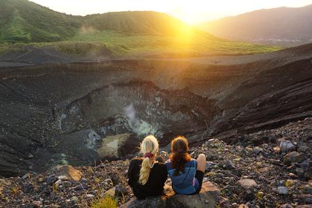 Turen op til den aktive Tompaluans krater er hård, men betaler sig. Foto: Maria Skjødt