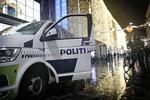 Politiet var talstærkt til stede i Indre By, efter at røverne slog til. 
   Foto: Jens Dresling/POLFOTO