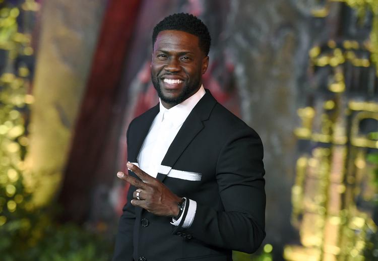 Komiker Kevin Hart er angiveligt blevet slemt kvæstet i et biluheld søndag aften i Los Angeles.  Foto: Jordan Strauss/AP