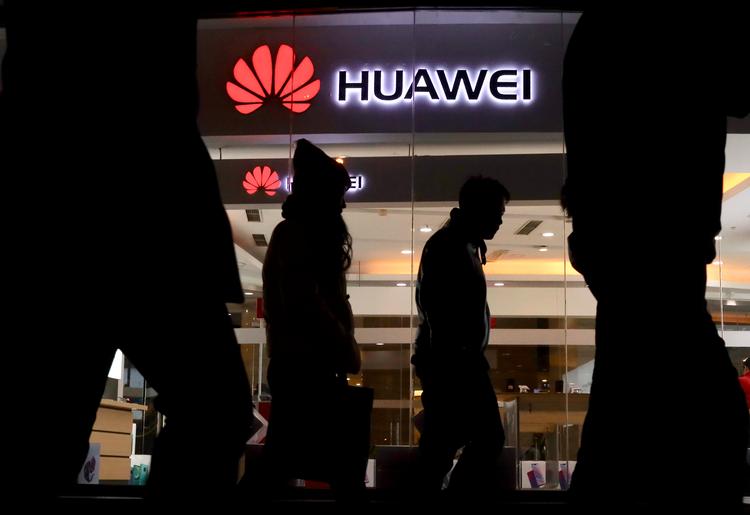 Huawei er leverandør af det nye 5G-netværk og bliver i den sammenhæng grundigt undersøgt af efterretningstjenester.  Foto: Ng Han Guan/AP