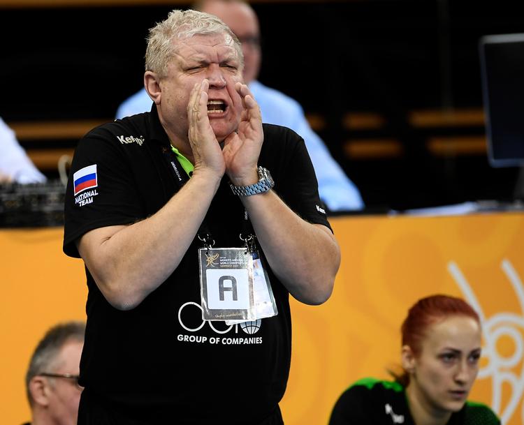  Rusland med den karismatiske træner Evgenii Trefilov i spidsen skal spille to dage  i træk. Foto: Lars Poulsen/POLFOTO