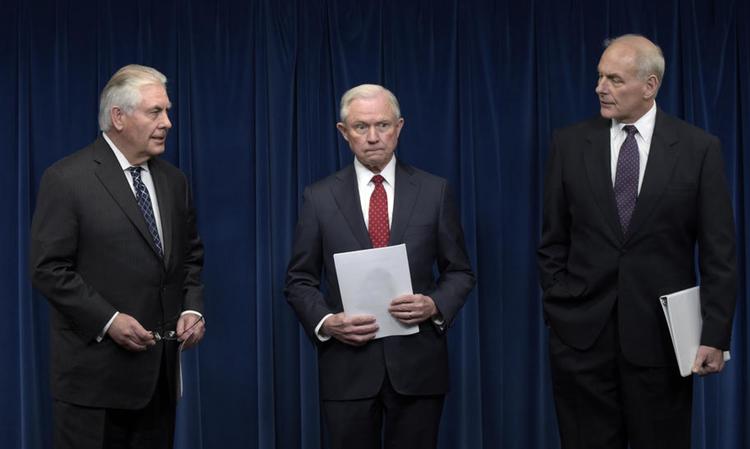 
Rex Tillerson (til venstre) blev fyret af præsident Trump i marts i år. Jeff Sessions (i midten) blev fyret som justitsminister i november. Stabschef i Det Hvide Hus, John Kelly, (til højre) rygtes på vej ud.        
Foto: AP Photo/Susan Walsh Foto: Susan Walsh/AP