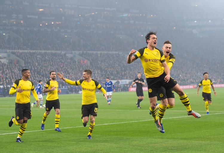 Borussia Dortmunds danskere, Thomas Delaney og Jacob Bruun Larsen, har gjort det godt i Bundesligaen, og nu gælder det storkampen mod Bayern München. Foto: Bernd Thissen/AP